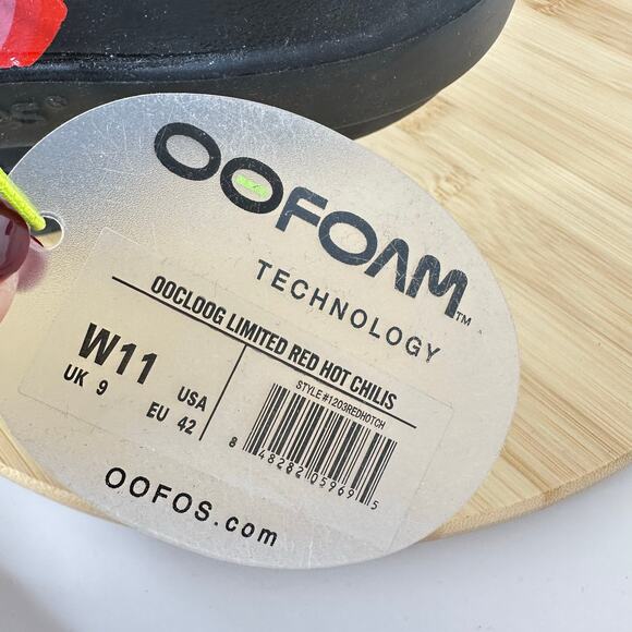 OOFOS OOcloog Red Hot Chilis Shoes Sz 11 Peppers Black Comfort Recovery Slip On - Picture 6 of 7